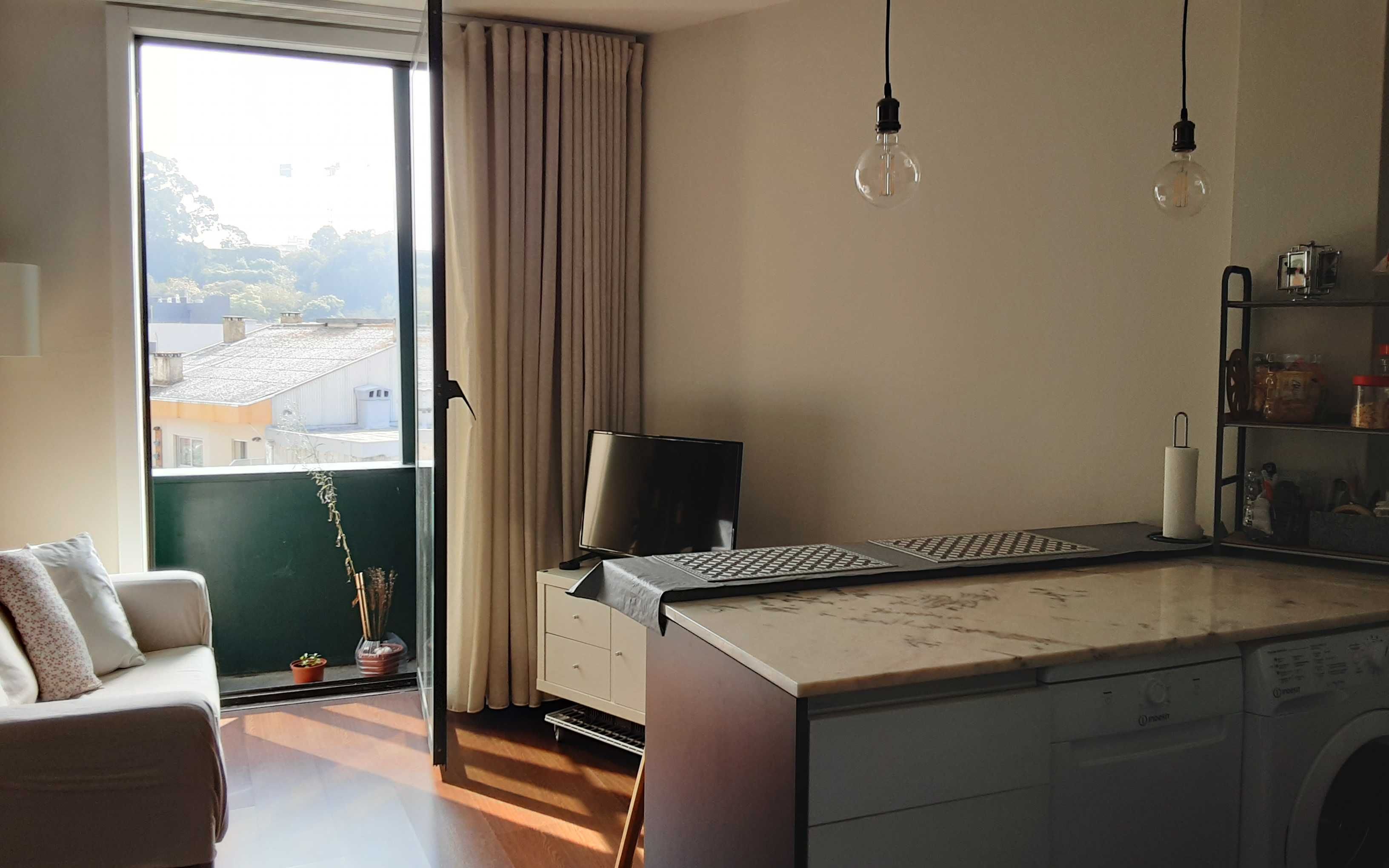Apartamento em frente à estação de metro de Faria Guimarães.