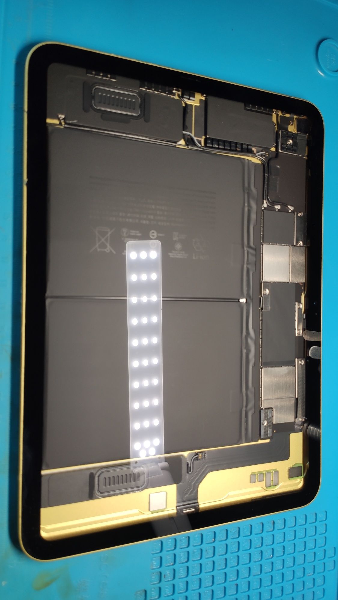 Запчастини iPad 10.9 2022