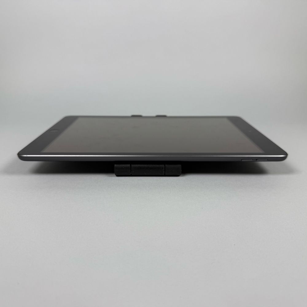 Планшет Apple iPad айпад 8 10.2 2020 32GB для детей работы игр