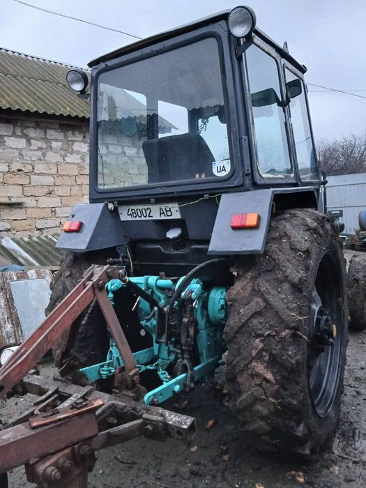 Трактор ЮМЗ 6 в робочему стані