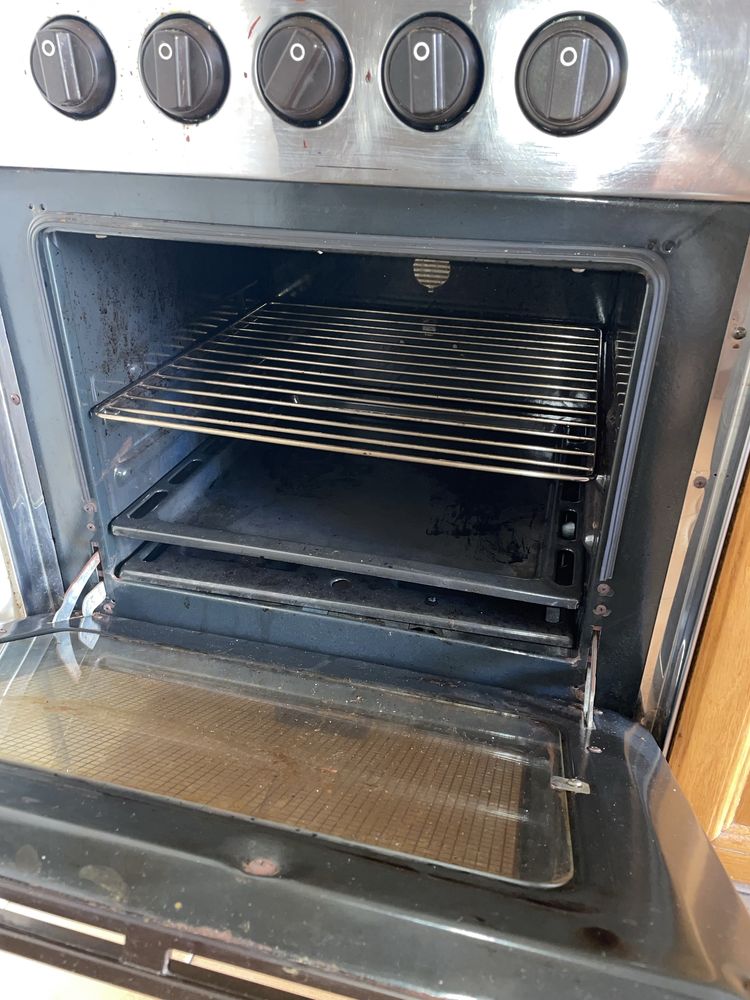 Conjunto completo de forno e fogão