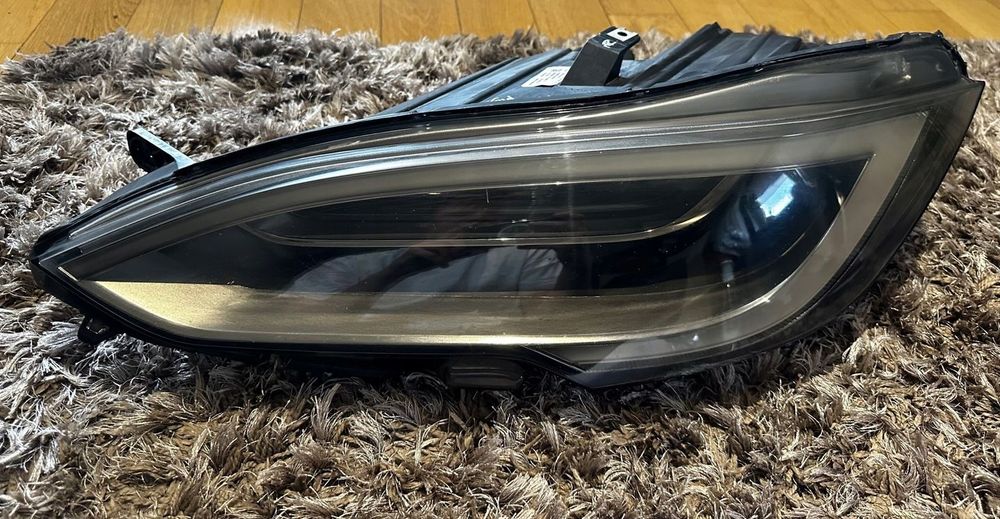 TESLA S LIFT FULL LED LAMPA REFLEKTOR LEWY 105357400C