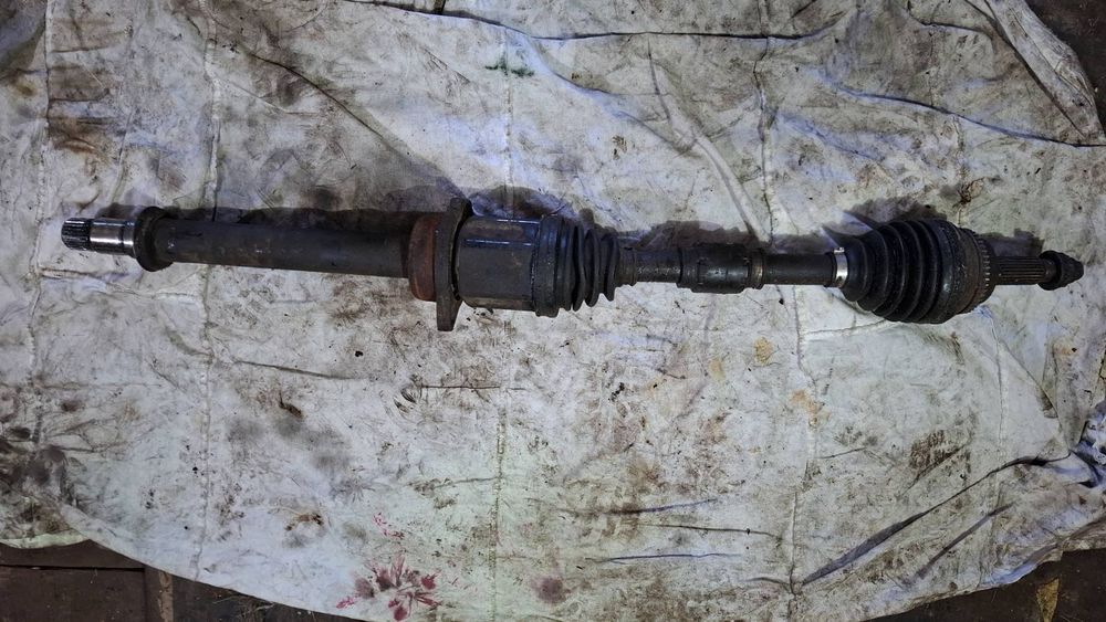 Полуось, привод на Тойота авенсіс т25