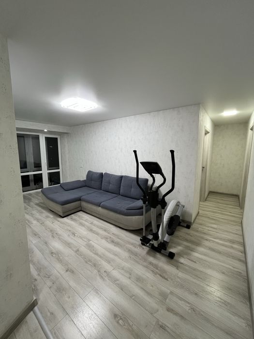 Продам 3-х комнатную квартиру с мебелью и техникой.Еl.