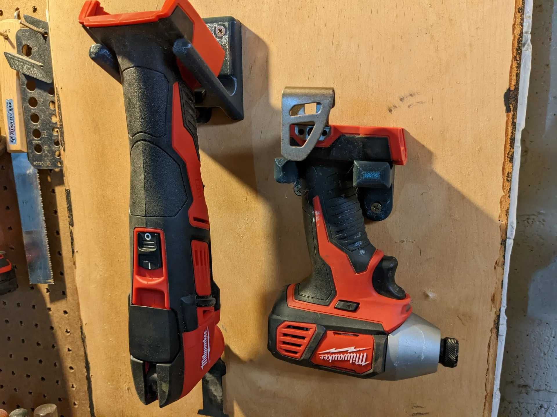 Настінне кріплення для УШМ болгарки шуруповерта Milwaukee M18