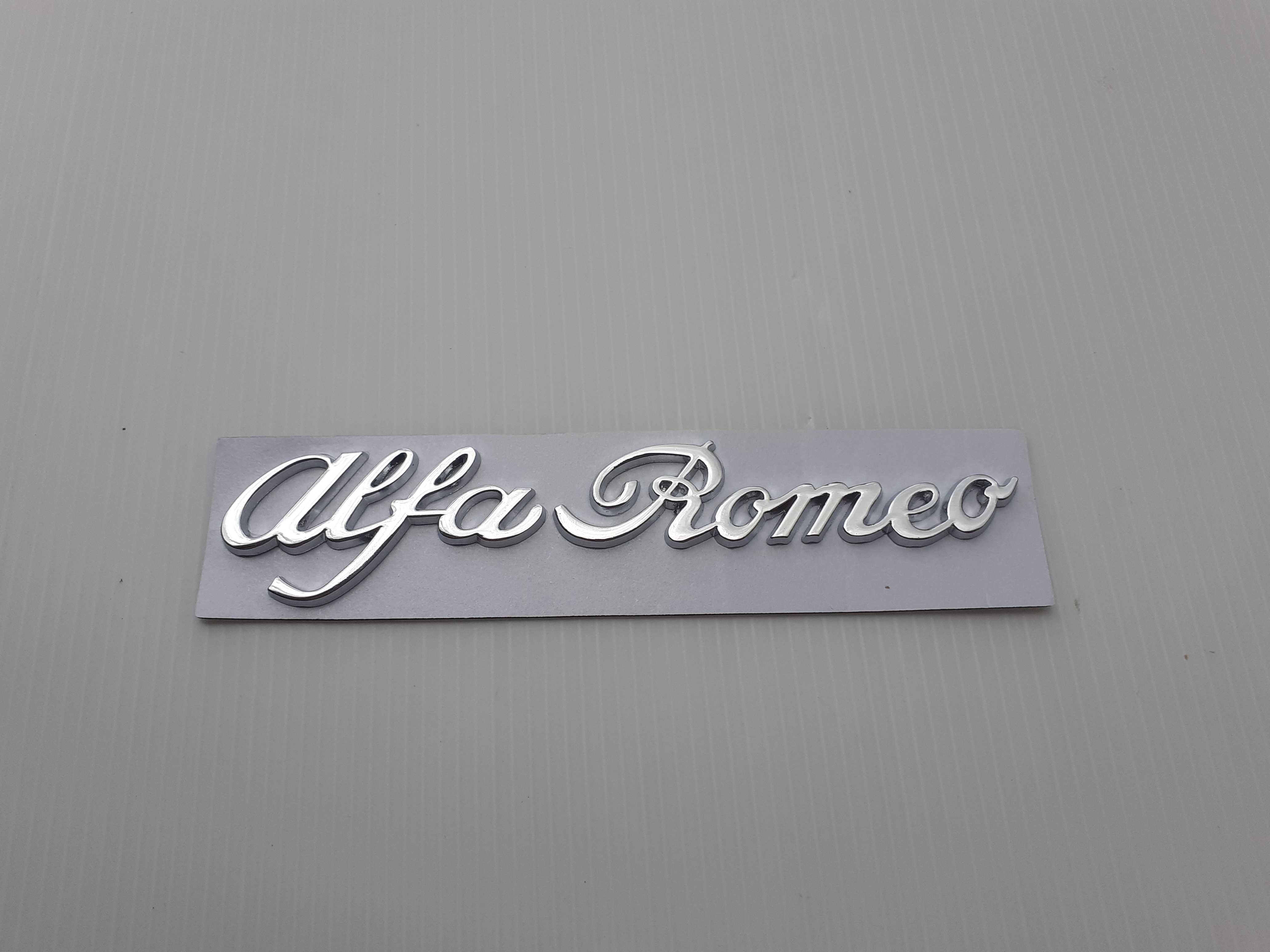 Emblemas Alfa Romeo Trevos Quadrifoglio Verde e centros de jante