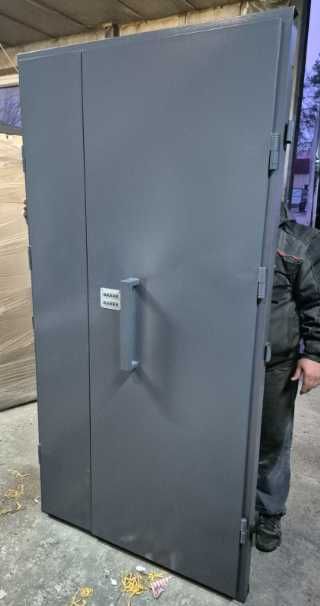 Металеві двері з кодовим замком