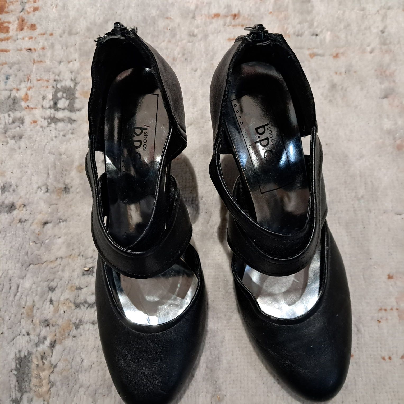 Buty damskie na obcasie czarne roz 38