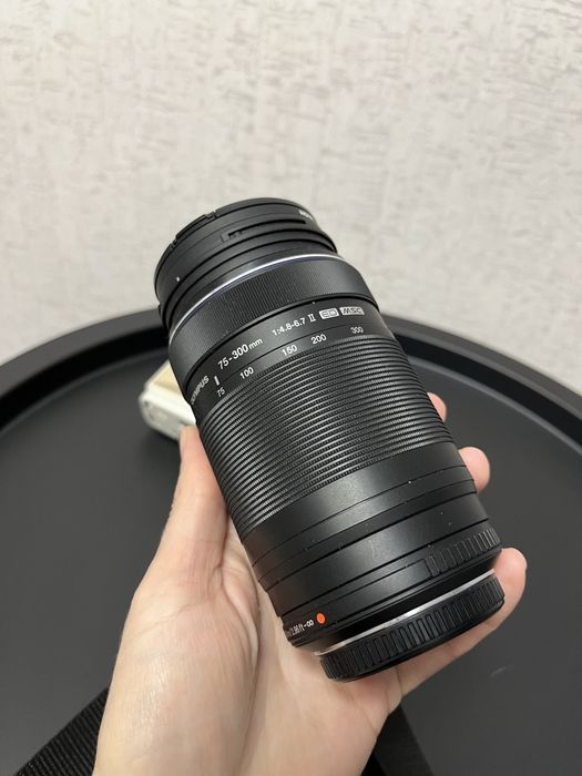 Об'єктив Olympus ZUIKO DIGITAL ED 75-300mm (micro 4/3 - 150-600 мм )