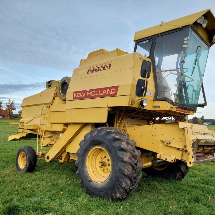 New Holland 8055