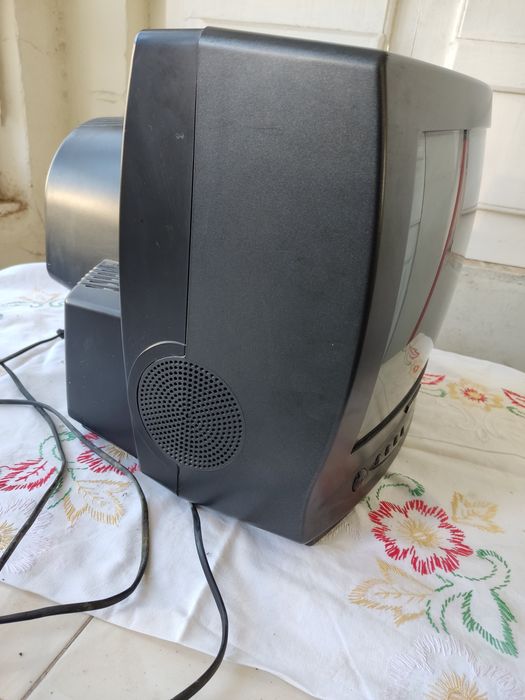 Vendo TV a cores + suporte