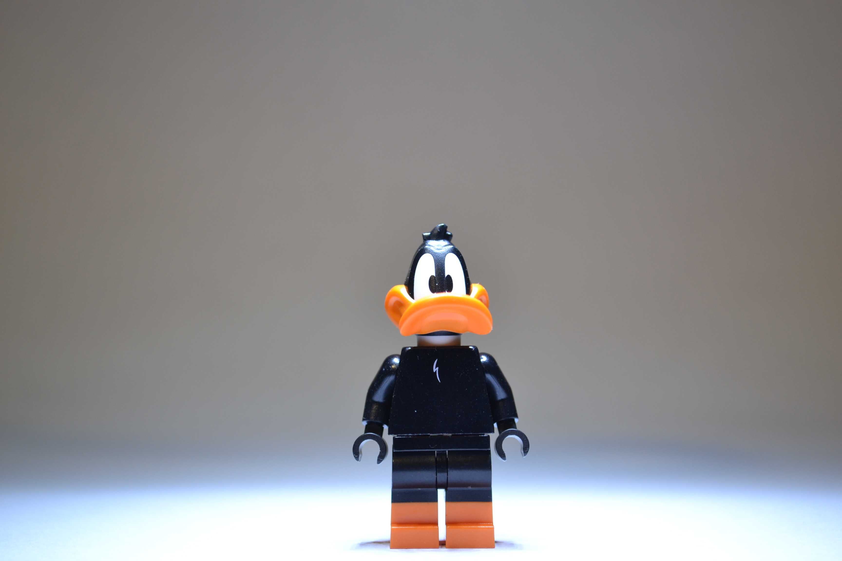 Minifigurka LEGO Looney Tunes - Daffy Duck