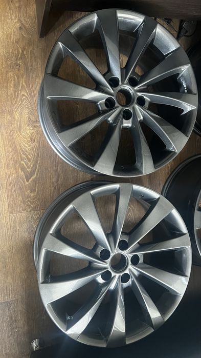 Tesla X дискі 20