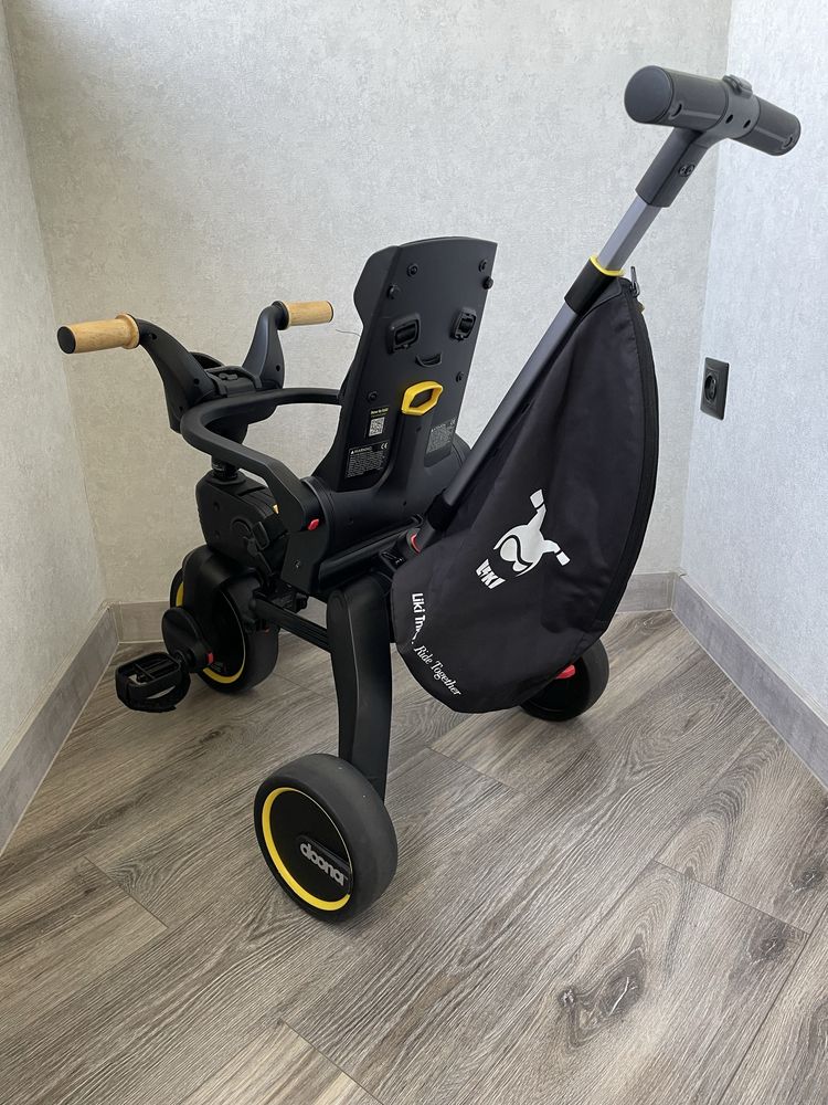 Складний триколісний велосипед Doona Liki Trike S5 (Nitro Black)