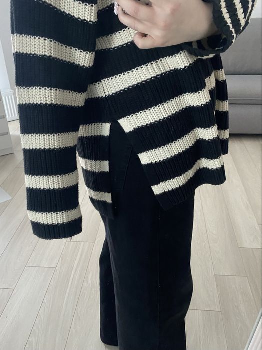 теплий светр в полоску , чорно-білий , HM, з розрізами по бокам