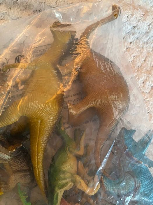 Дитячі іграшки динозаври