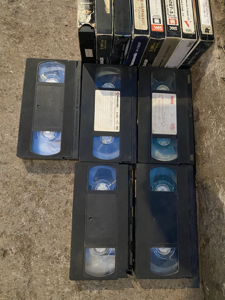 Видеокассеты VHS 13 шт. Одним лотом