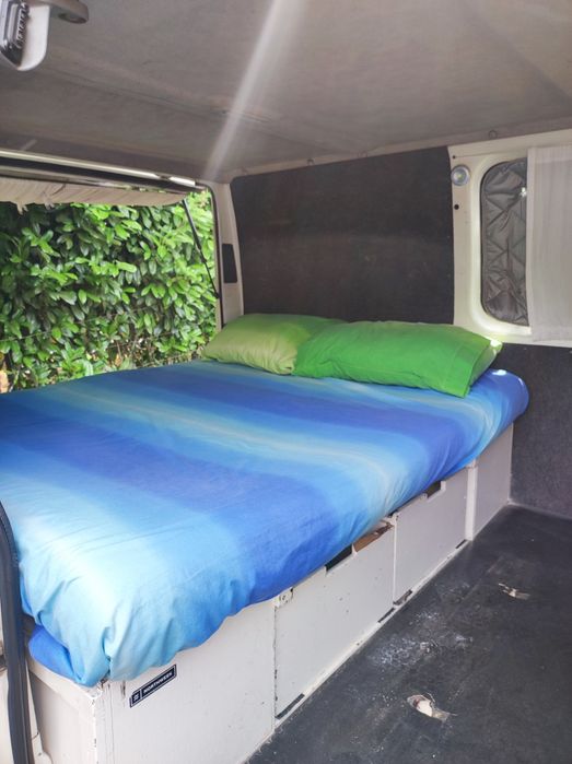 Carrinha Ford Transit ano 2000, adaptada a
campervan | 7 Lugares