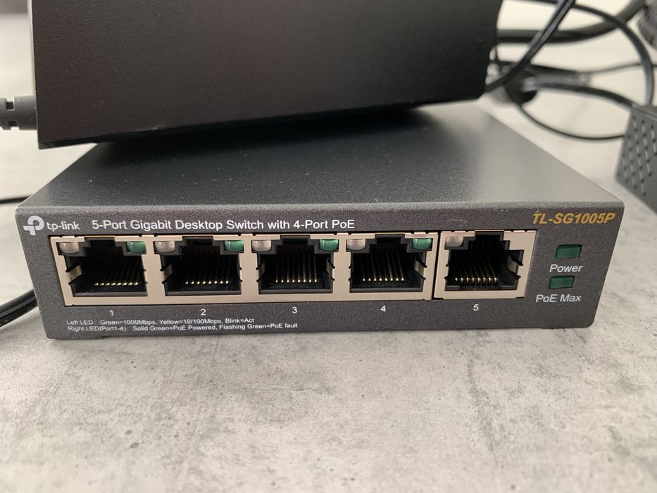 Комутатор TP-Link TL-SG1005P Б/У