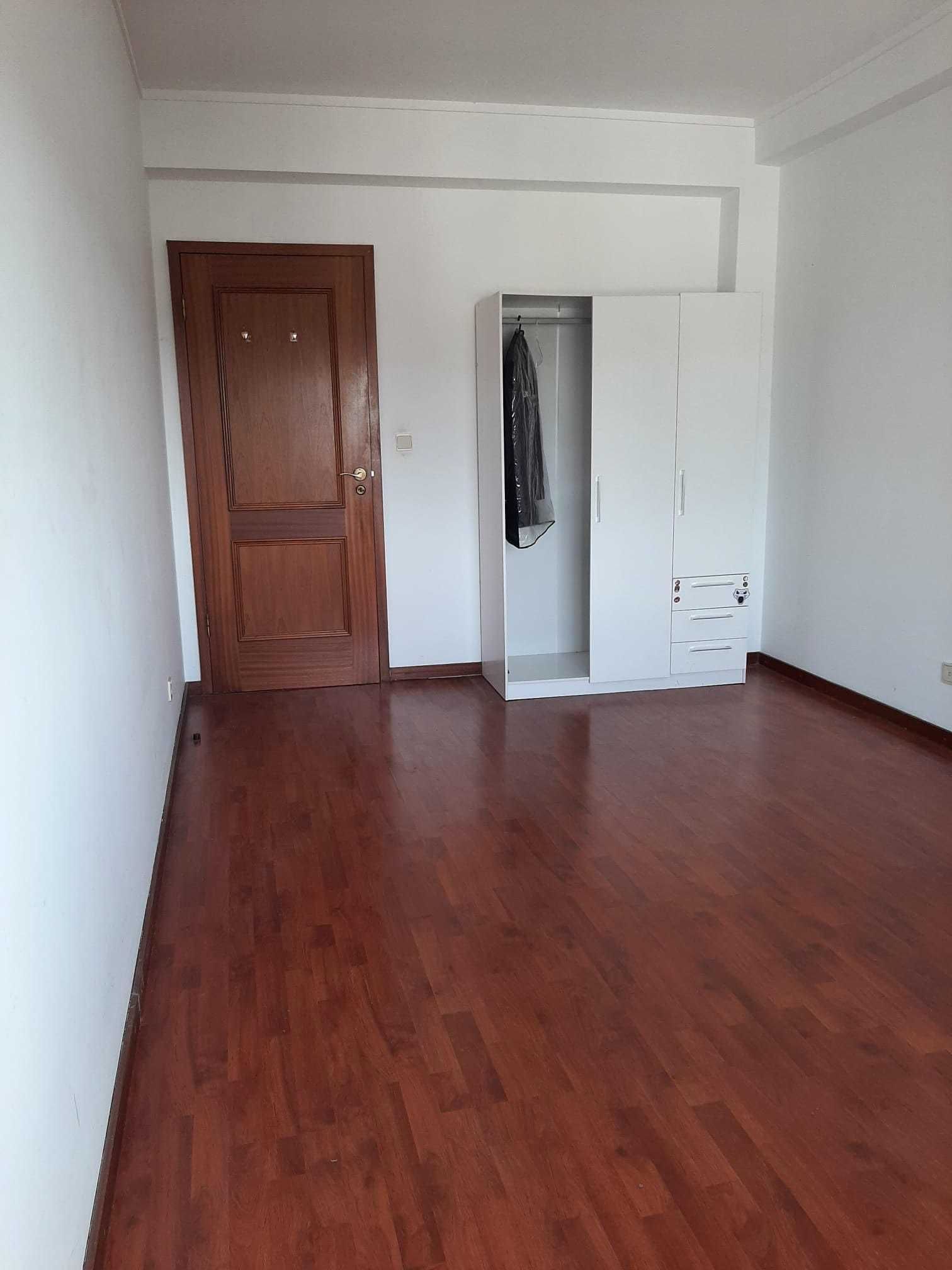 Arrendamento de apartamento t2 na rua Alexandre Herculano, Viseu