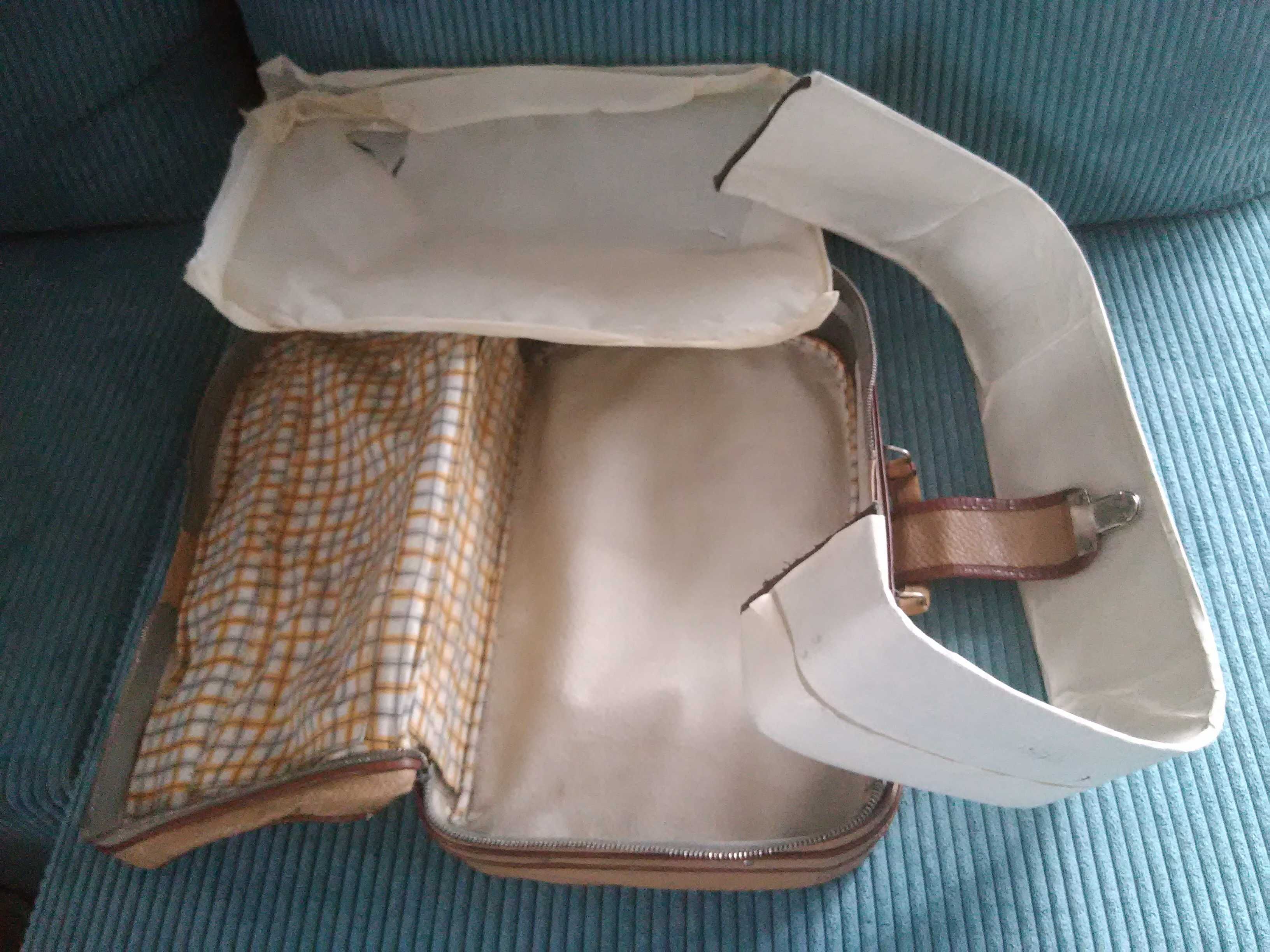 stara walizka kufer neseser torba rekwizyt retro zabytek antyk loft