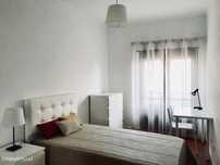 Quarto no centro de Mem-Martins