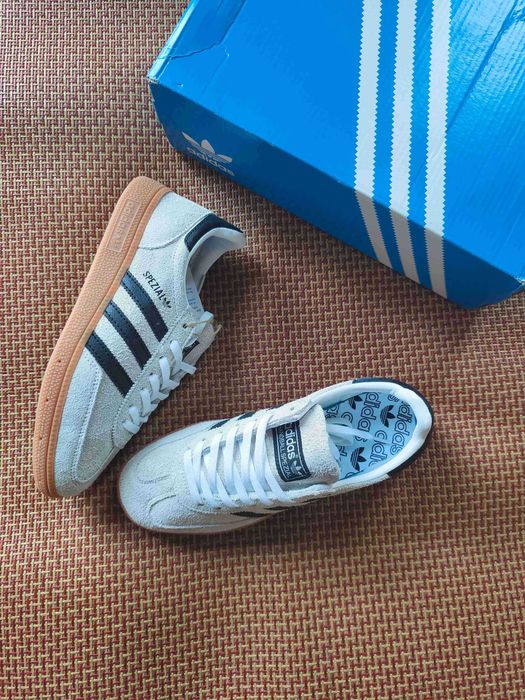 Damskie trampki adidas w kolorze białym i szarym. Rozmiar 38