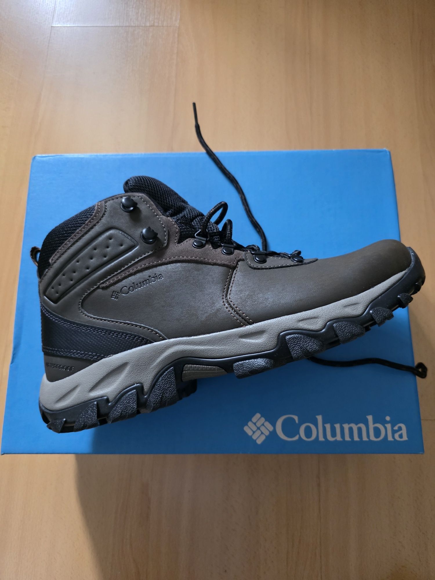 Botas Homem Columbia 44 novas