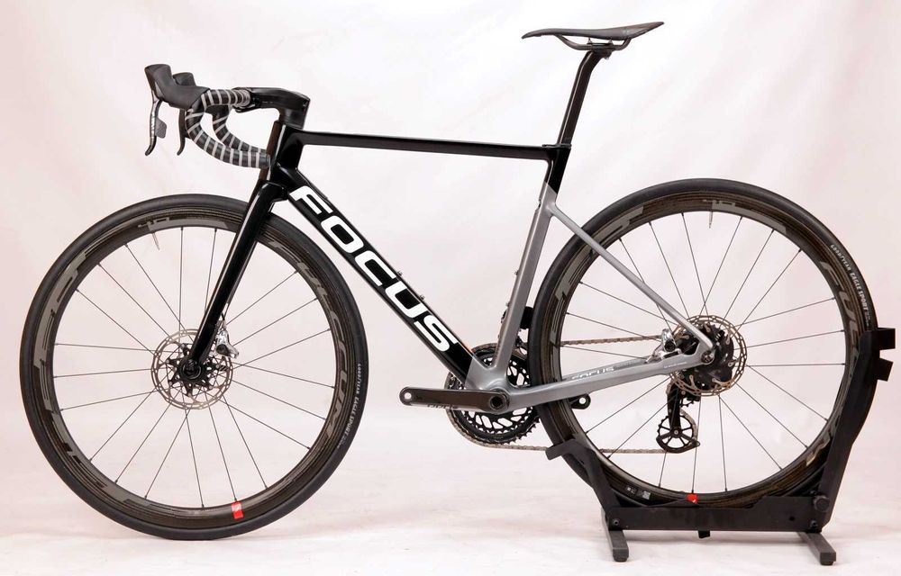 Rower szosowy FOCUS IZALCO Max Disc Sram RED AXS Ceramic Speed roz. M