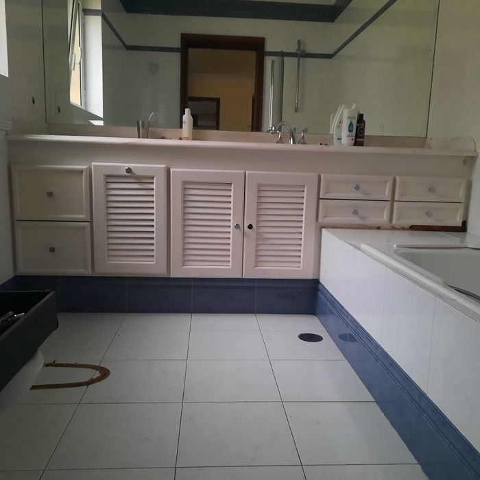 Móvel com tampo de mármore para Cozinha / WC