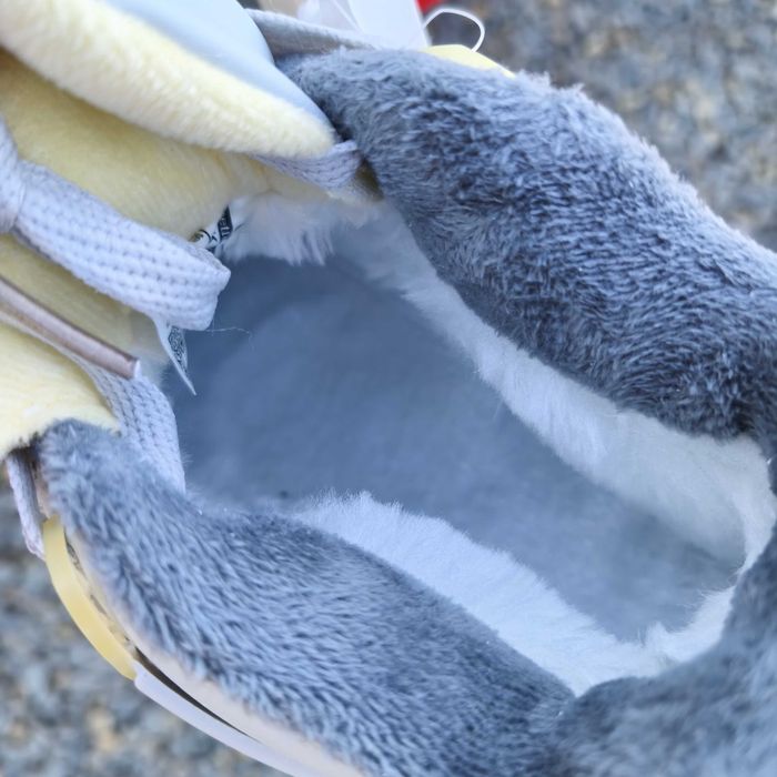 Кросівки зимові Nike Air Jordan 4 з хутром світло-сірі акція