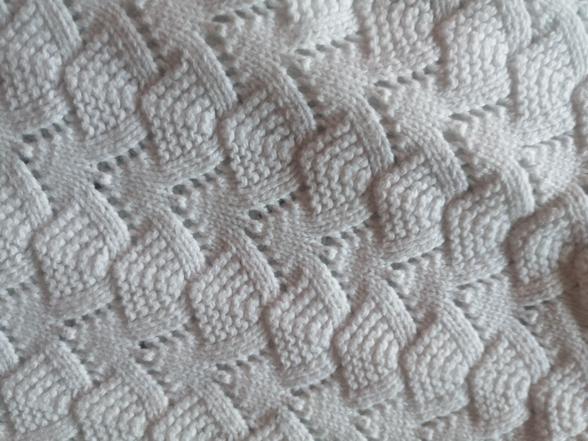 Sweterek biały Newbie r 68