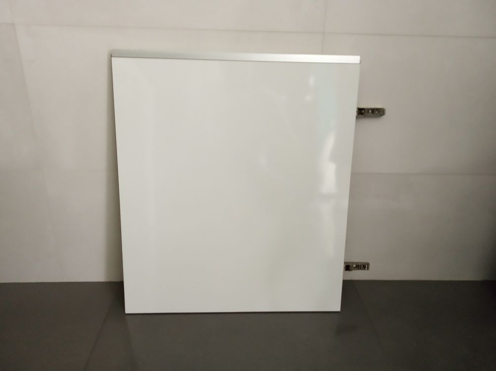 Porta para armário com acabamento laminado branco brilhante