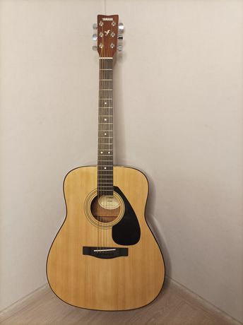 Акустична гітара Yamaha F-310 у хорошому стані