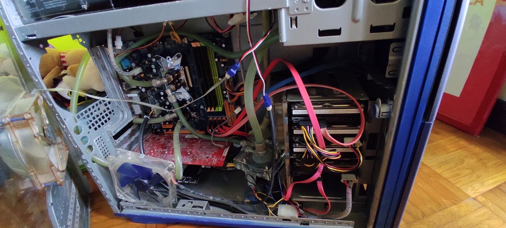 Torre watercooling + monitor