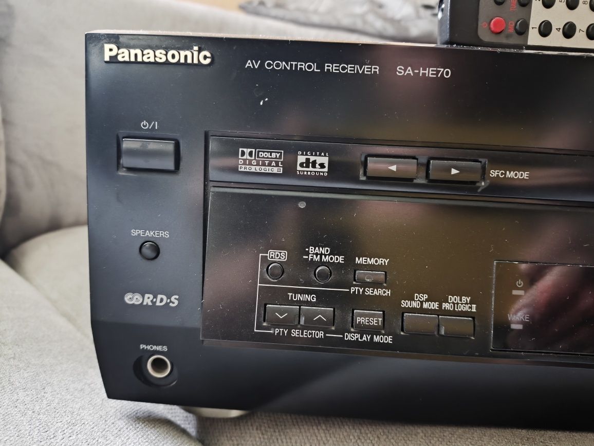 Amplituner Panasonic SA - HE70 + pilo