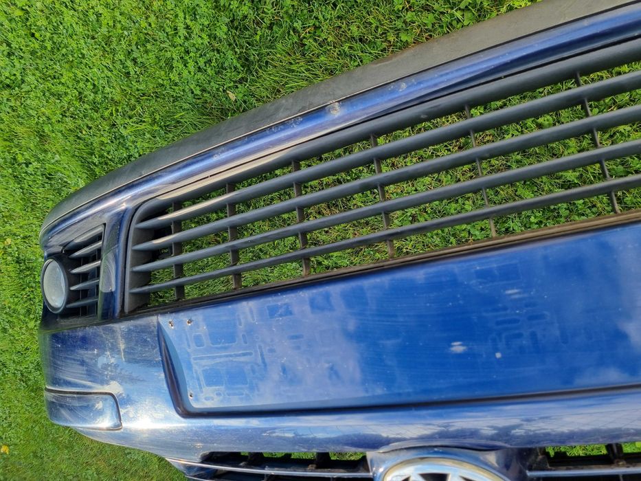 VW GOLF V 5 (03-09)- ZDERZAK PRZEDNI przód komplet z grillem oryginał