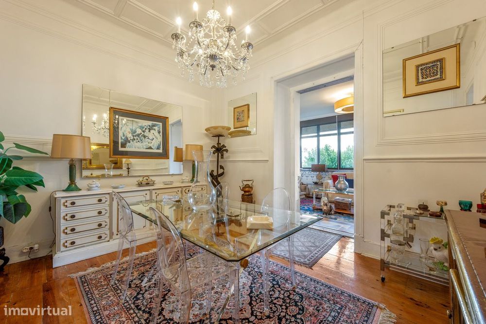 Apartamento T3  remodelado junto ao Jardim da Parada, Campo de Ourique