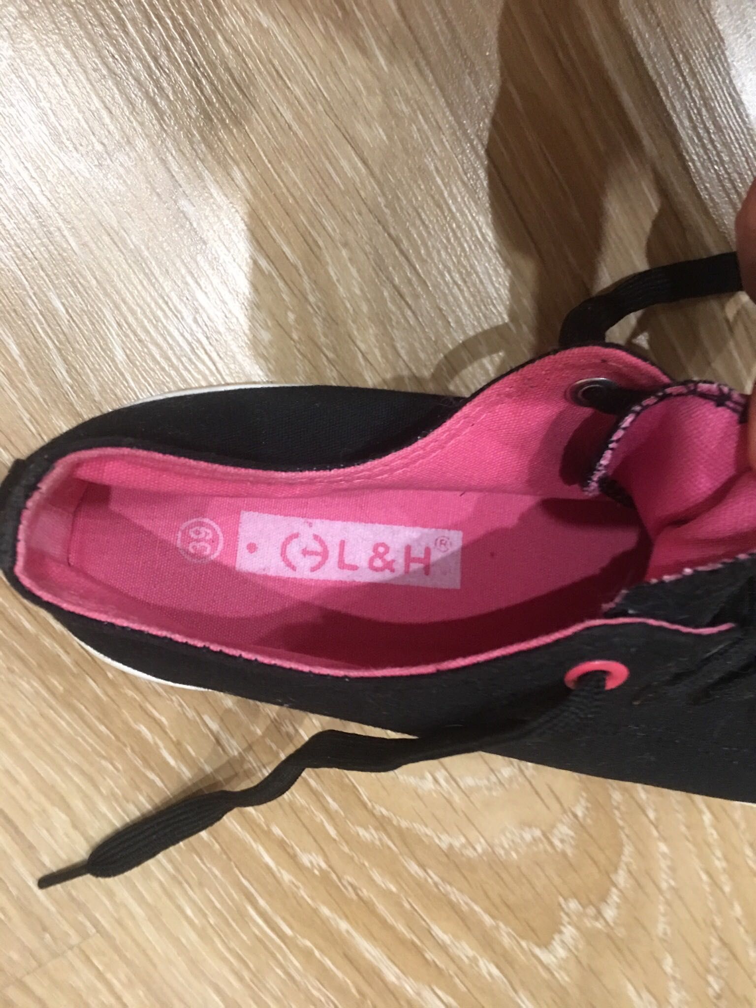 Продам женские кеды моднючие