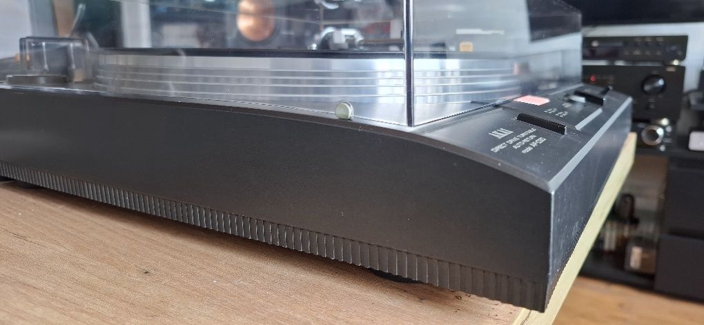 Piękny gramofon Akai AP-D30