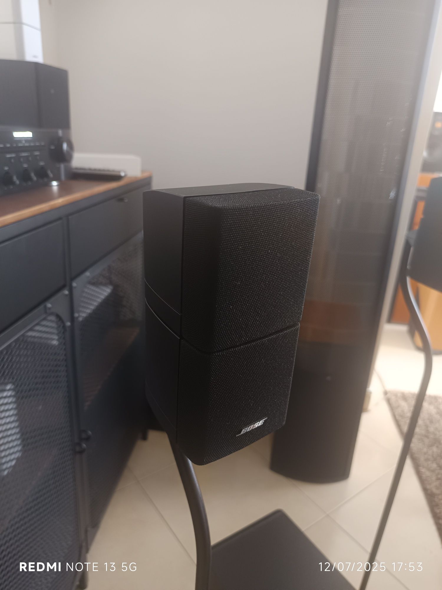 Sistema Bose Acoustimass 5 serie III com suportes