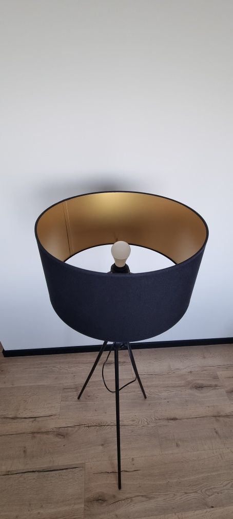 Lampa podłogowa czarna