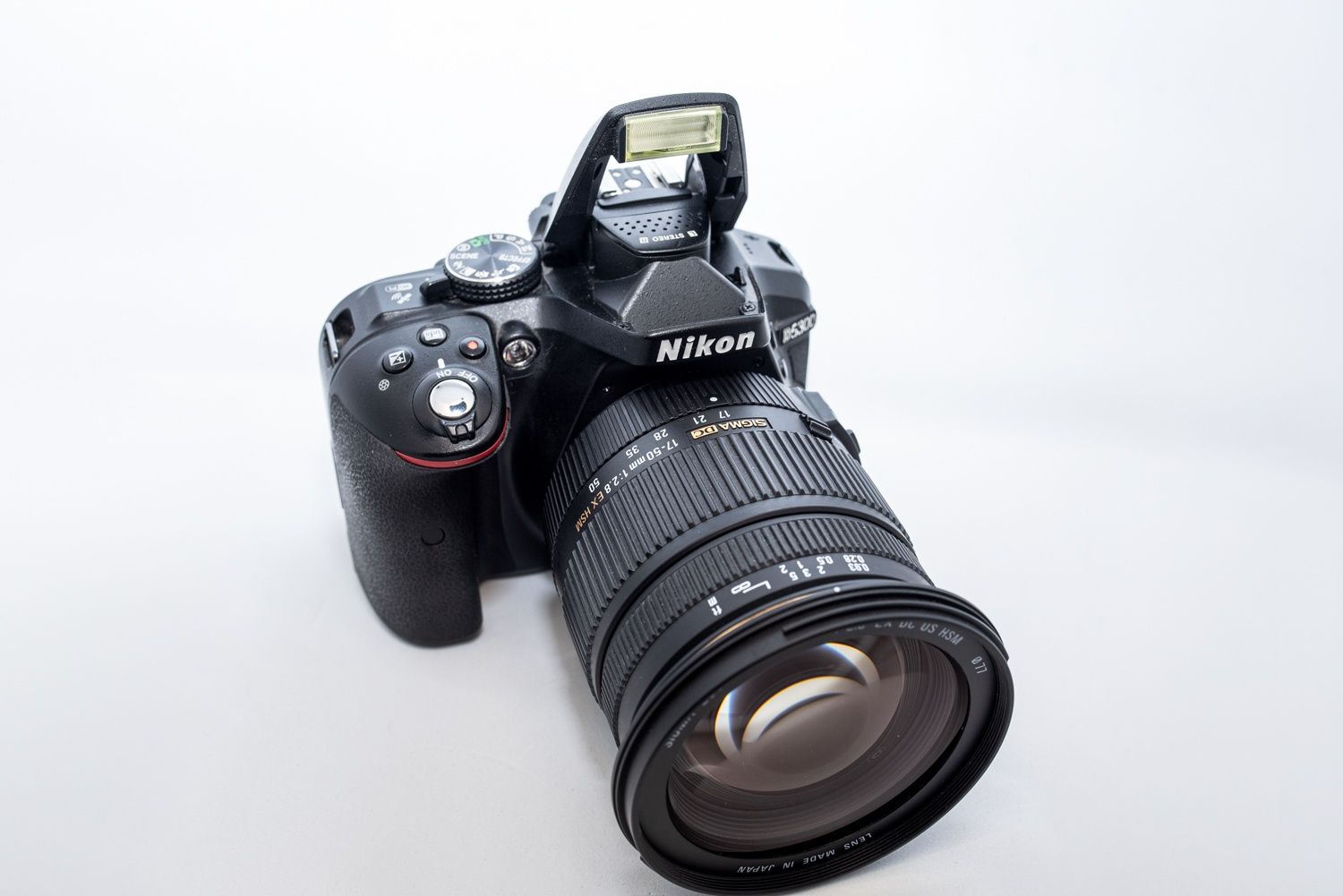 Nikon D5300 z dwoma obiektywami