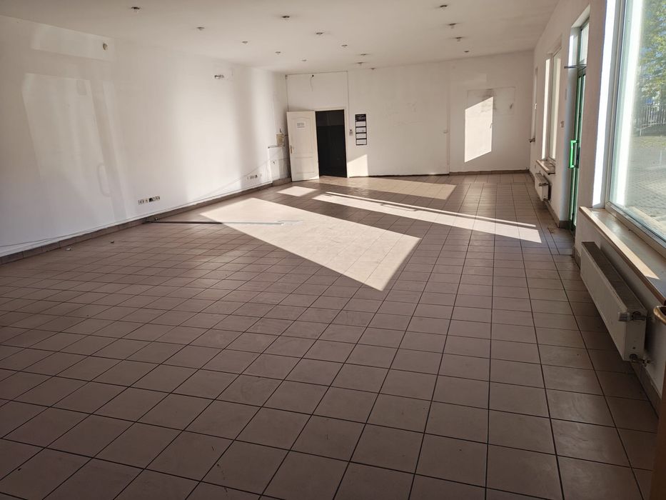 Lokal usługowy na wynajem w Błoniu, blisko Warszawy (180m2)