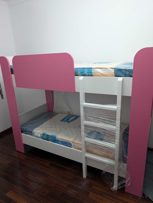 Mobília completa de criança. NOVA