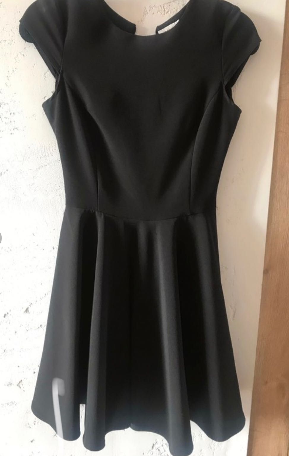 Czarna sukienka. Elegancka. Rozpoczęcie roku