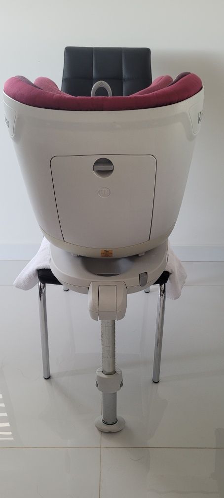 Fotelik samochodowy Romer Dualfix do 18 kg. Obrotowy, IsoFix