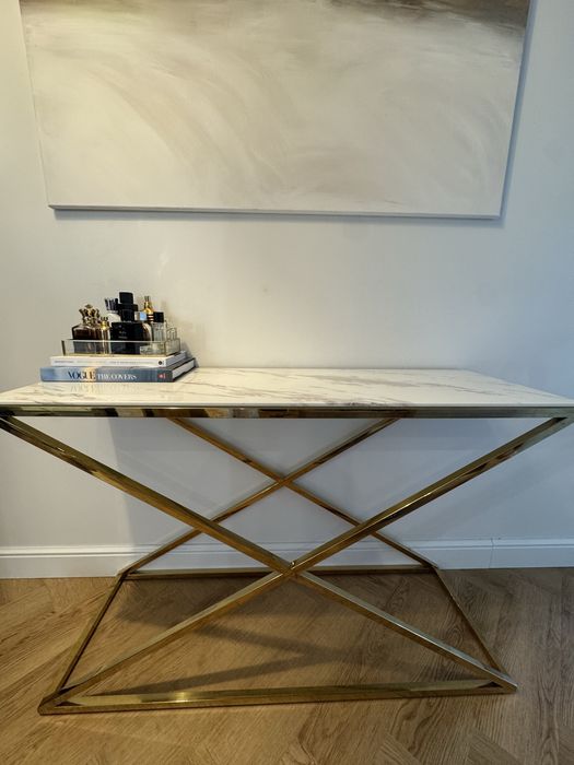 Złota konsola glamour