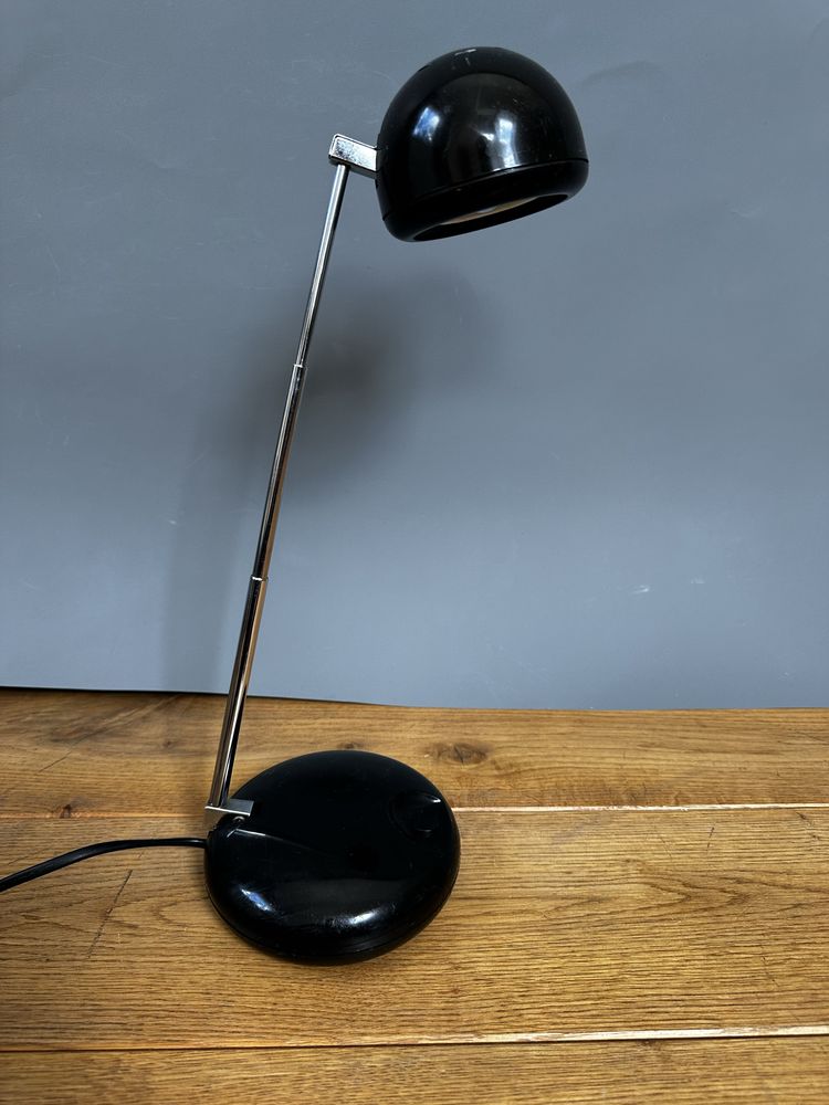Czarna plastikowa lampka biurkowa regulowana Vintage
