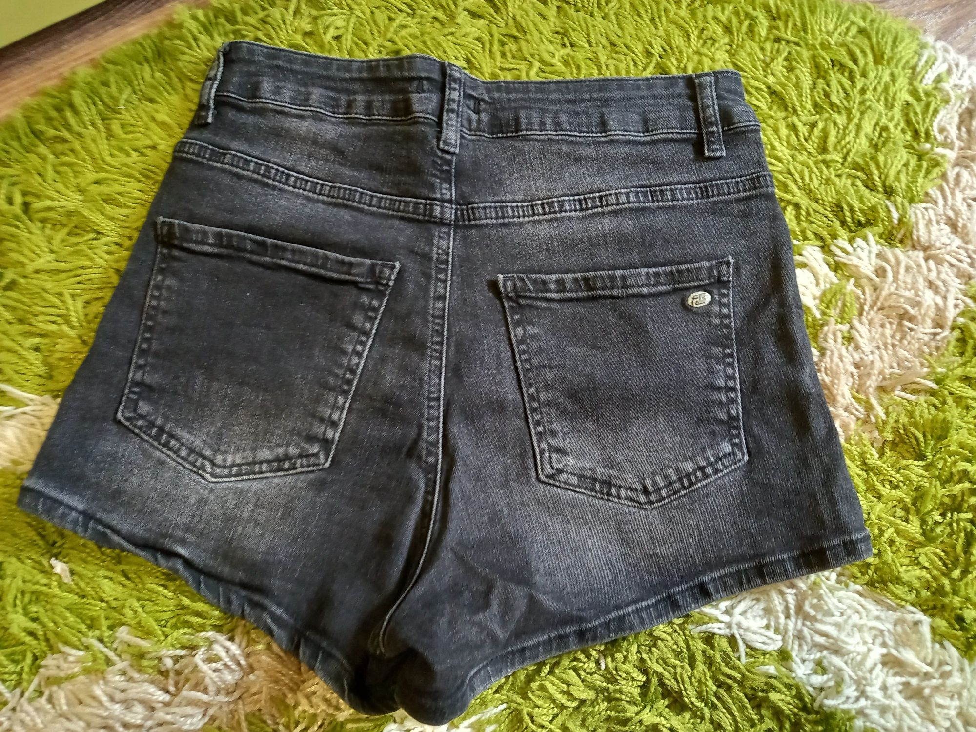 Шорты женские, джинсовые, котоновые  размер 26